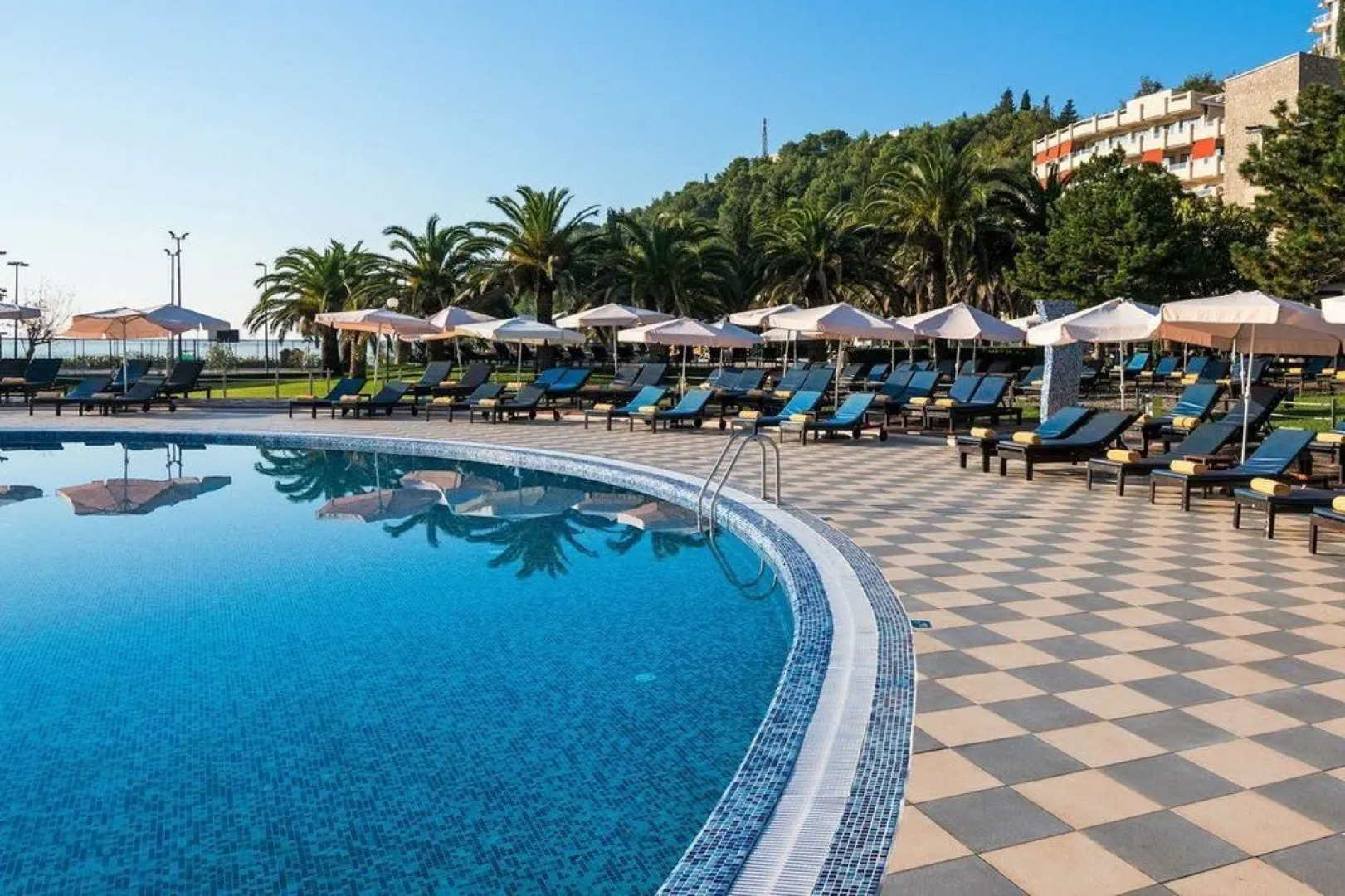 Отель Iberostar Bellevue