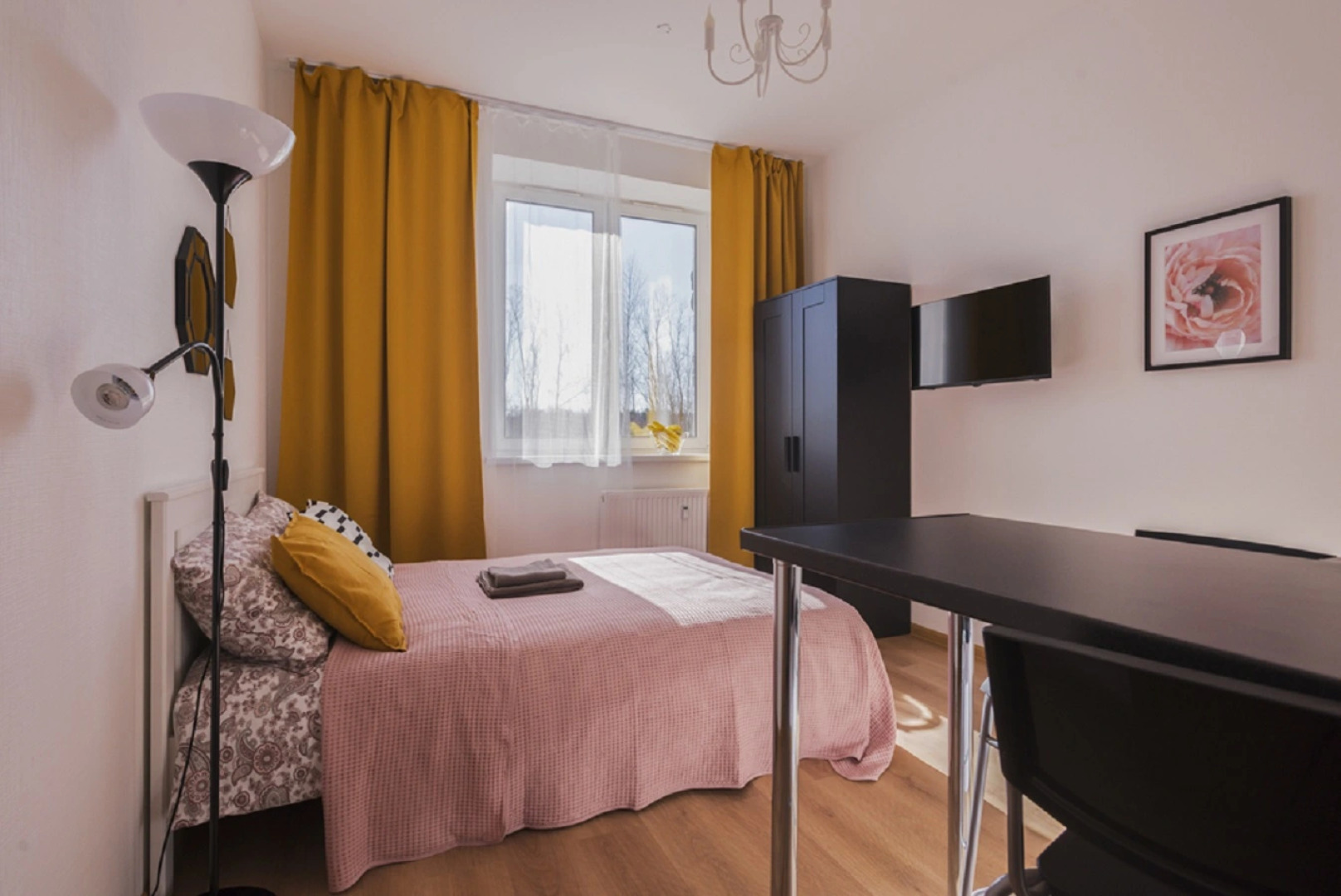 Квартира Студия Желтая в поселке Песочном