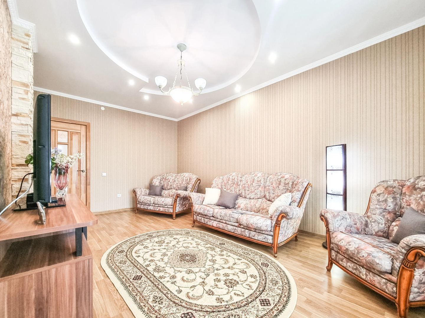 Апартаменты LovelyHome39 Двухкомнатные у Бастиона Грольман