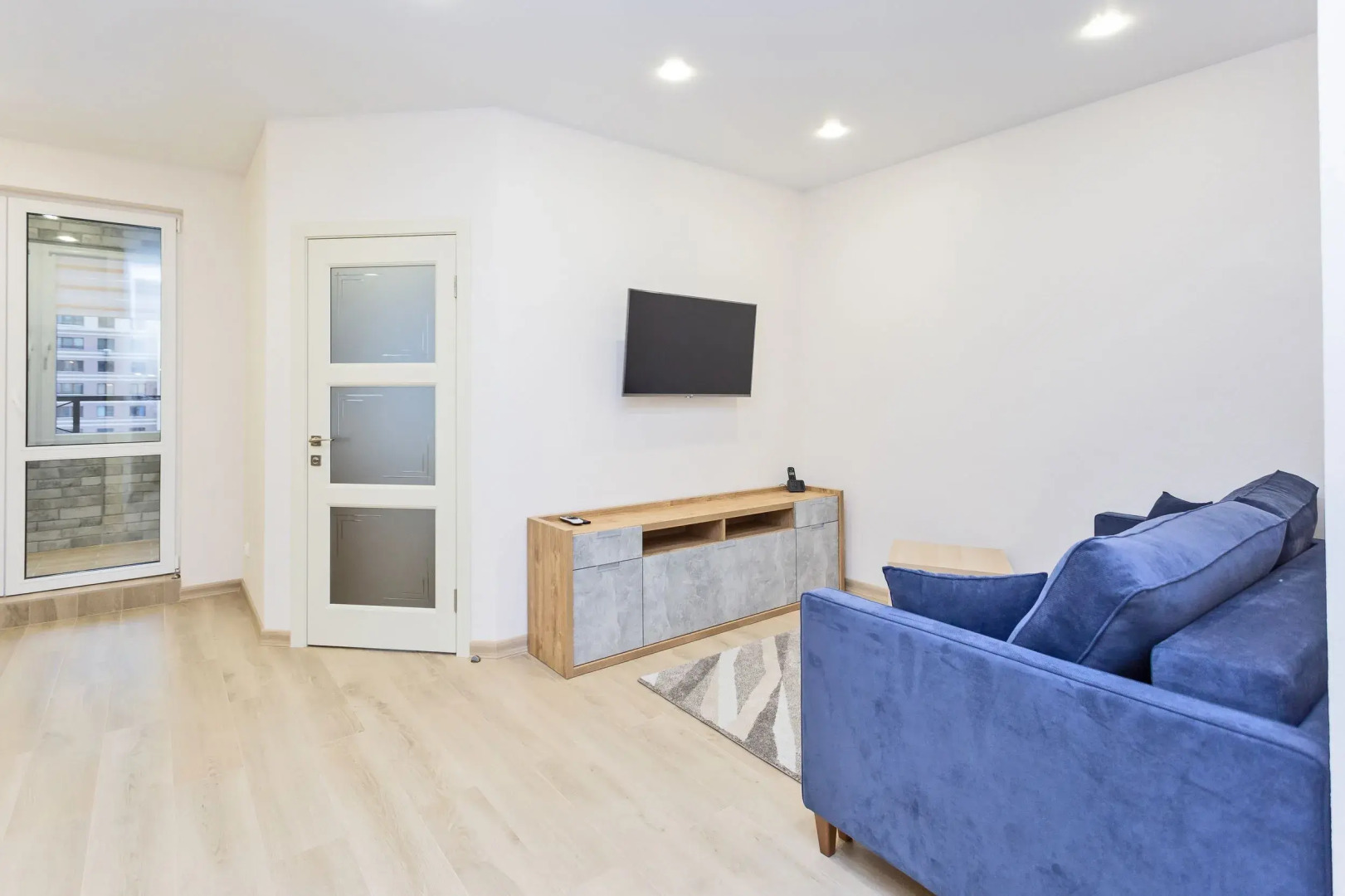 Квартира на сутки Парк Челюскинцев Метро в шаговой доступности Кухня объединена с жилой зоной Отдельная спальня Wi-Fi Самозаселение