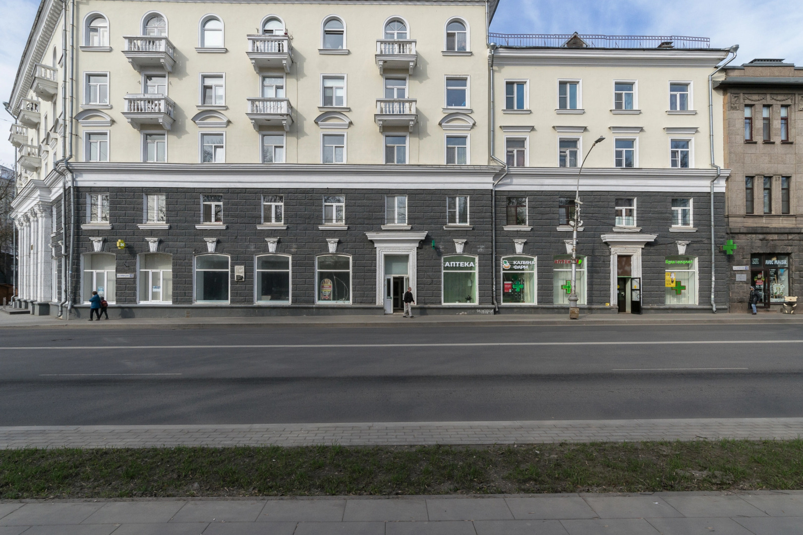 Квартира Lovely Apartment with the View on the Park and the Church