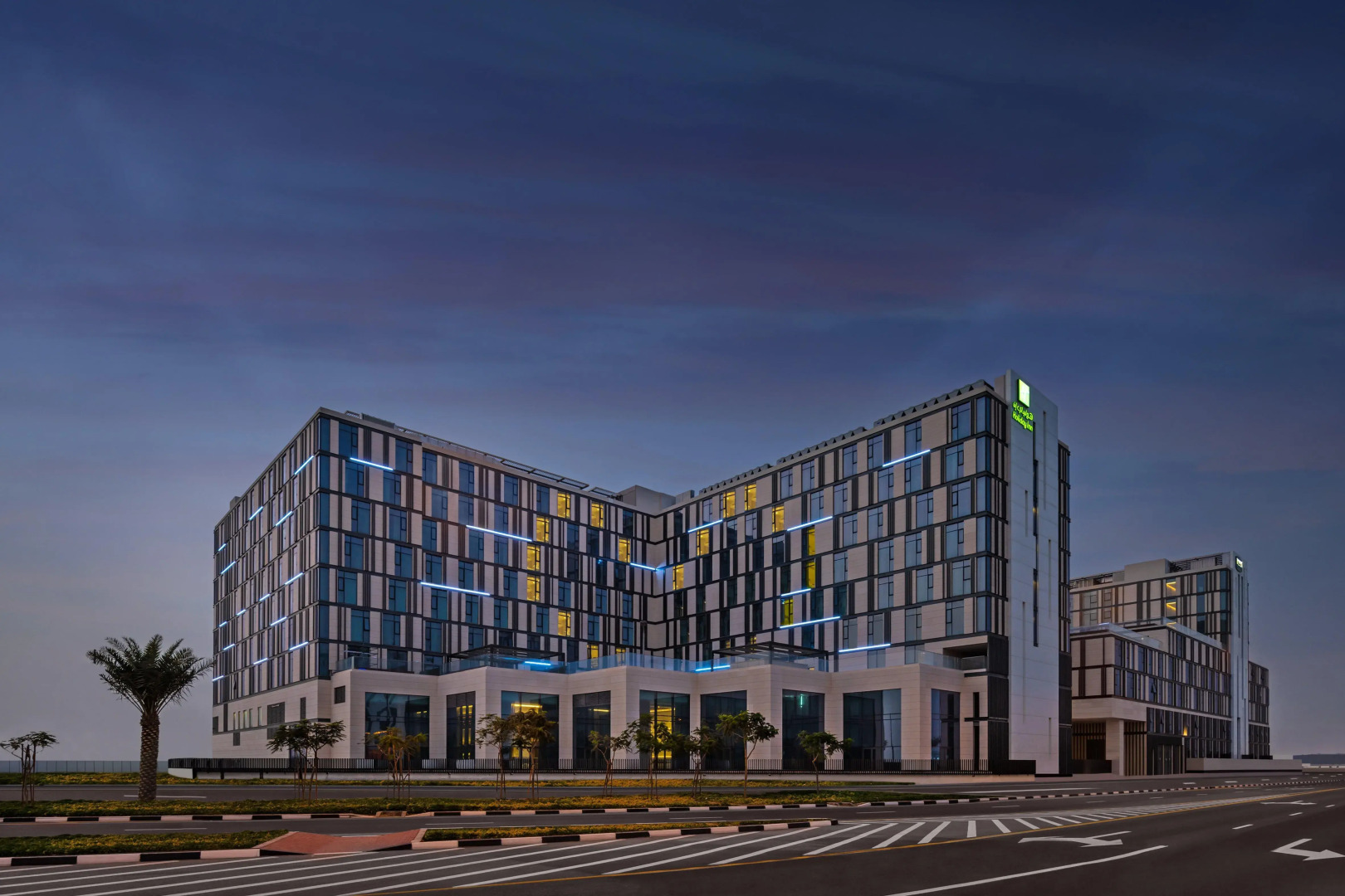 Staybridge Suites Dubai al-Maktoum Airport, an IHG Hotel