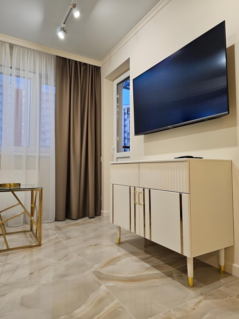 Апартаменты Шикарная Квартира в Стиле Неоклассика с Видом на Горы