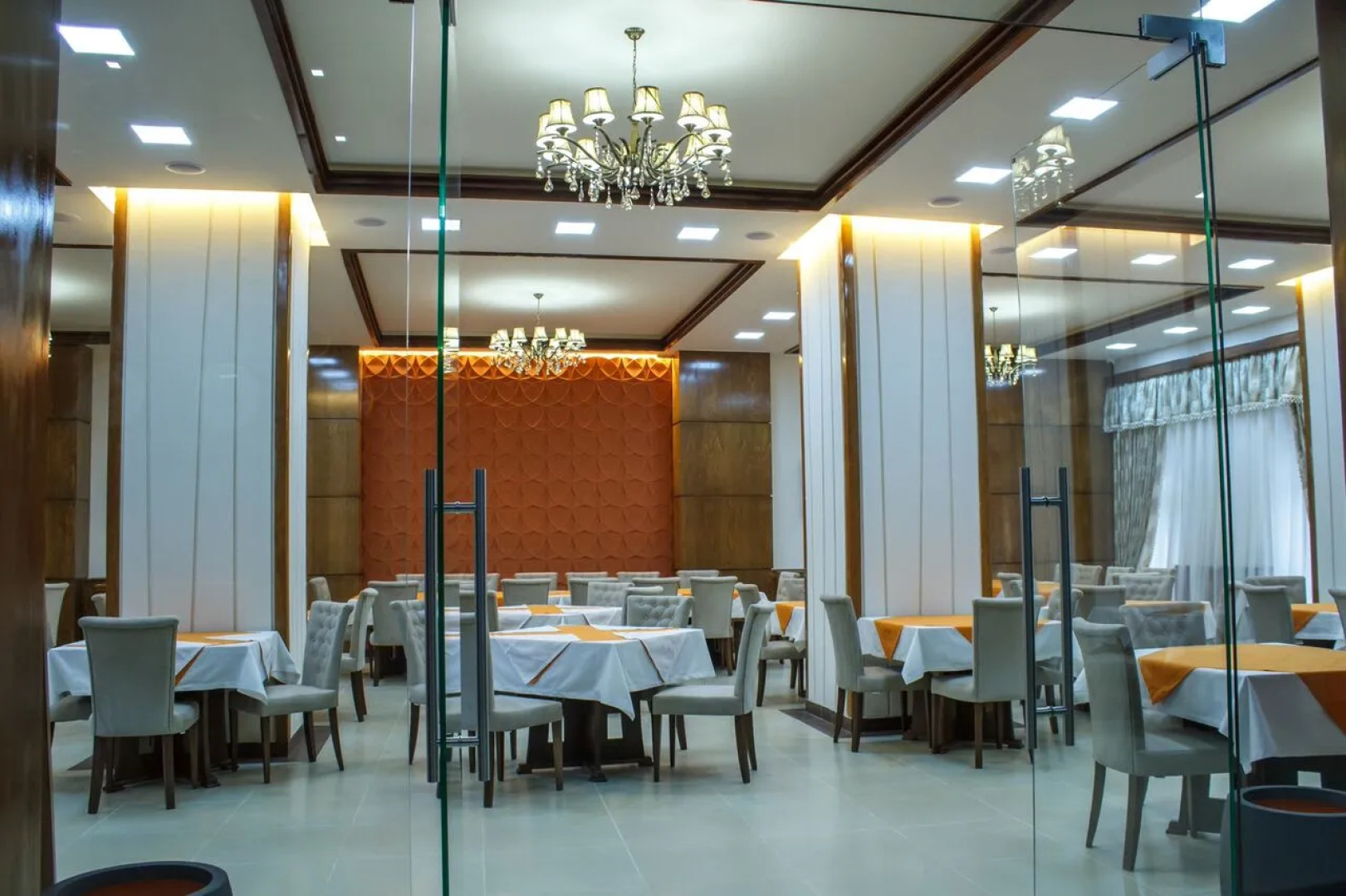 Отель Plaza Viktoria