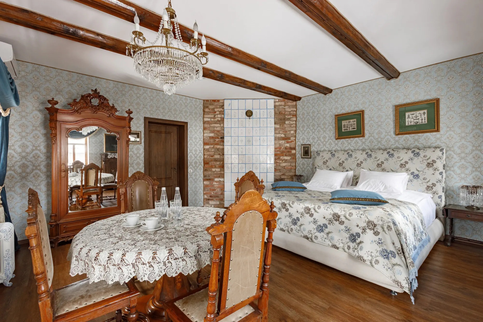 Отель Империал