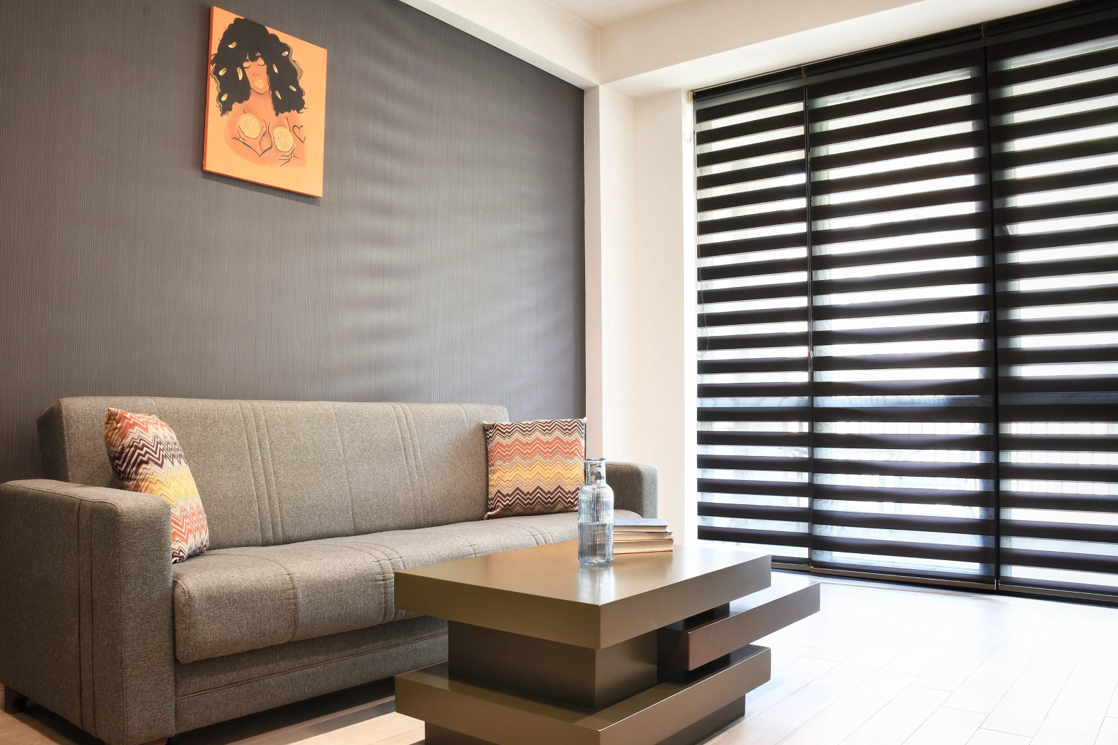 Апартаменты Newly Renovated Condo, Steps to Republic Square