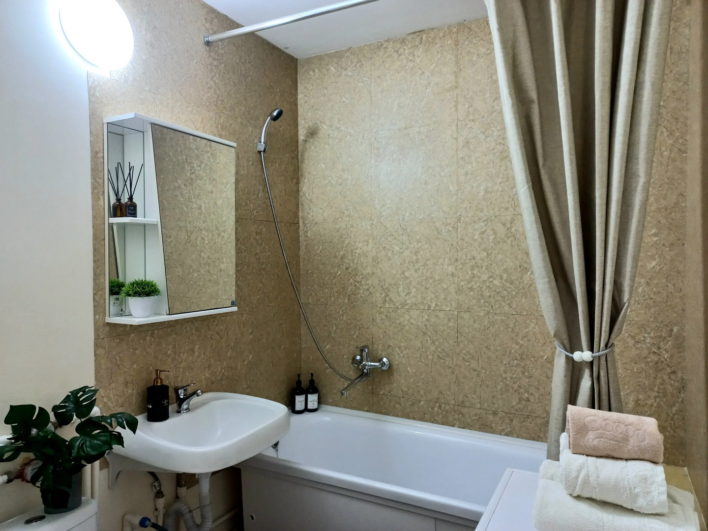 Квартира Уютная в центре на Ленина 88