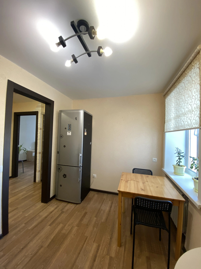 Апартаменты Люкс 2-комнатные Лесная 5 жёлтый нарцисс