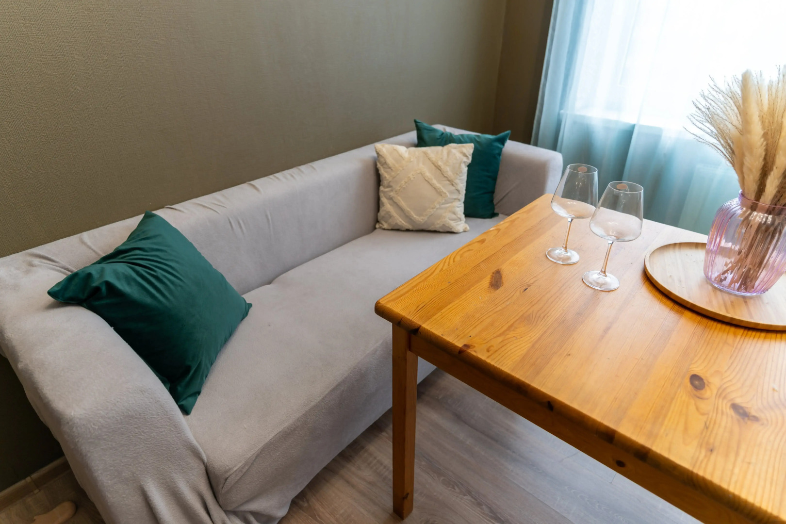 Апартаменты Stepanenkov Двухкомнатные с балконом на Колмогорова 73/4