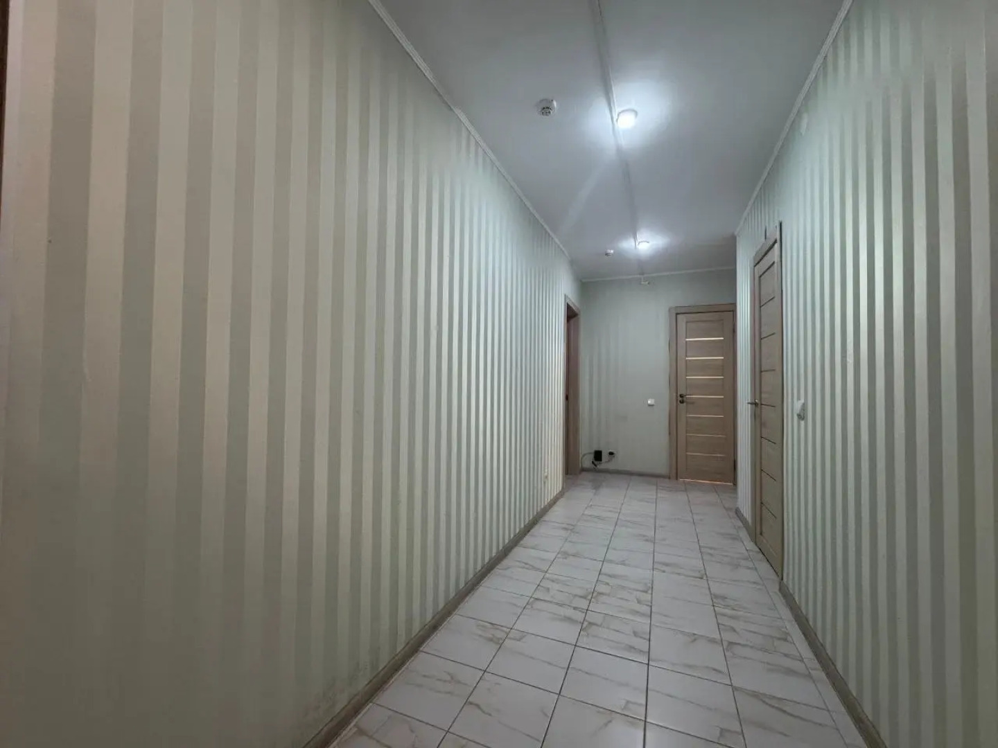 Апартаменты на 14 гостей на Хади Такташа 121 в центре города  На берегу Оз.Кабан