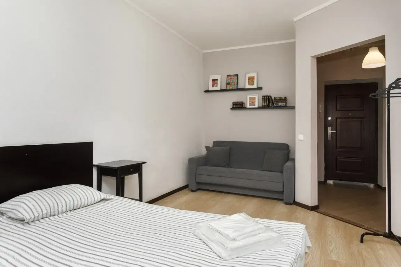 Квартира Монохром Гостиный Дворъ и Ко на Щорса 105