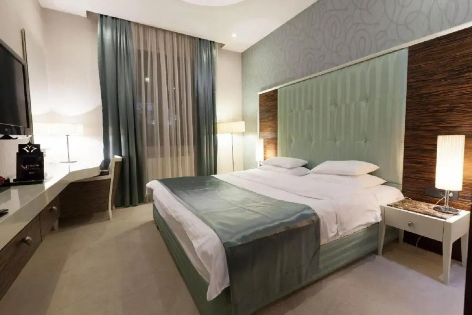 Отель Crystal Hotel Belgrade