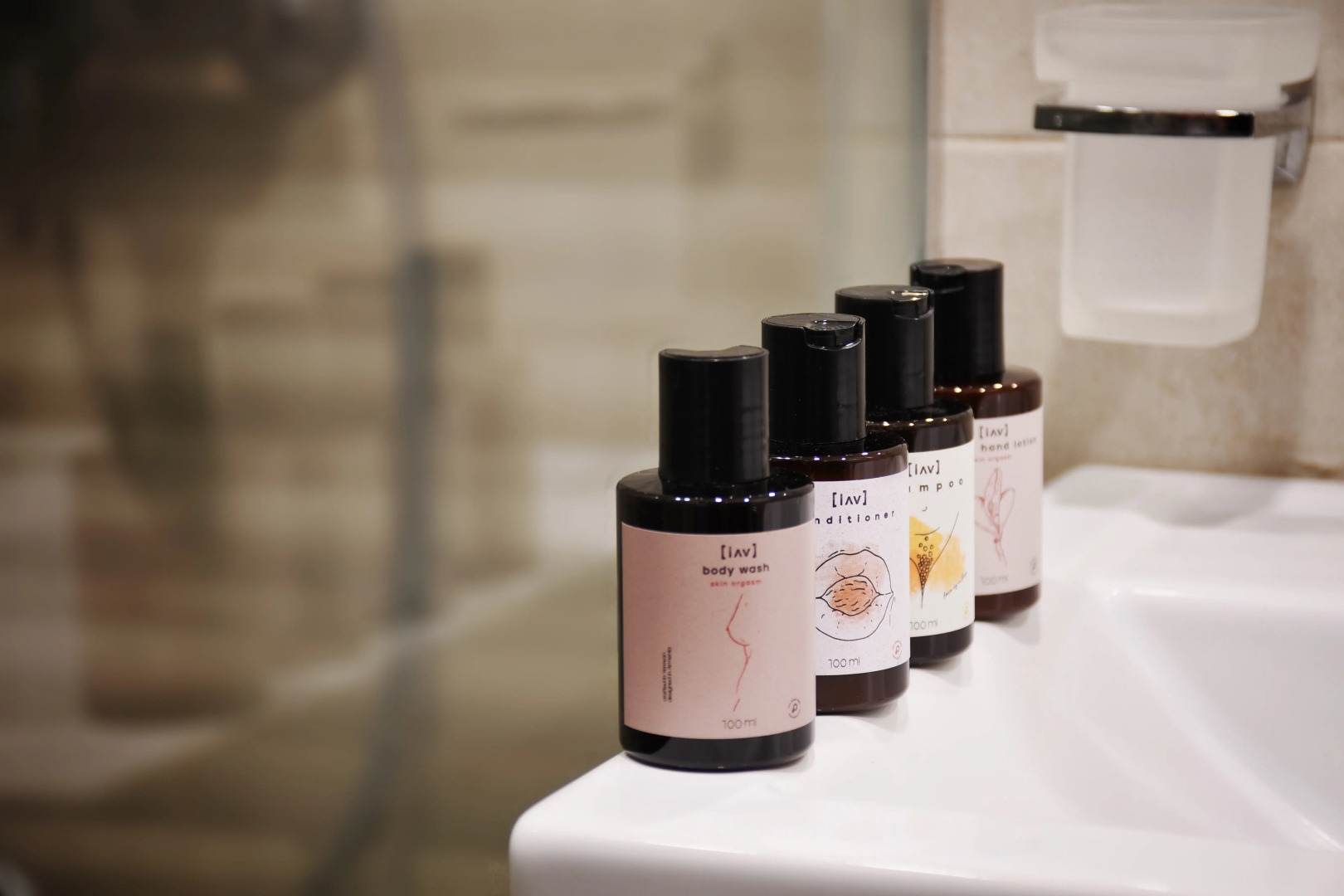 Апартаменты Stylish Gem Steps to Republic Square