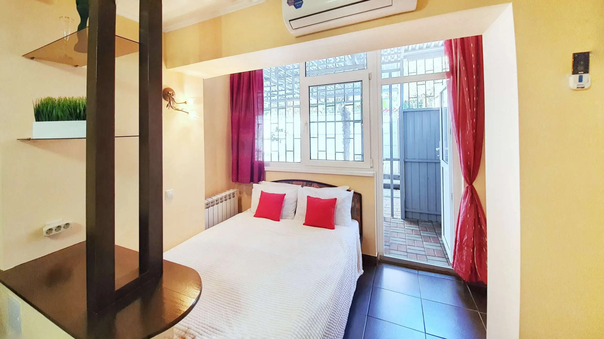 Апартаменты с личной террасой рядом с ж/д вокзалом