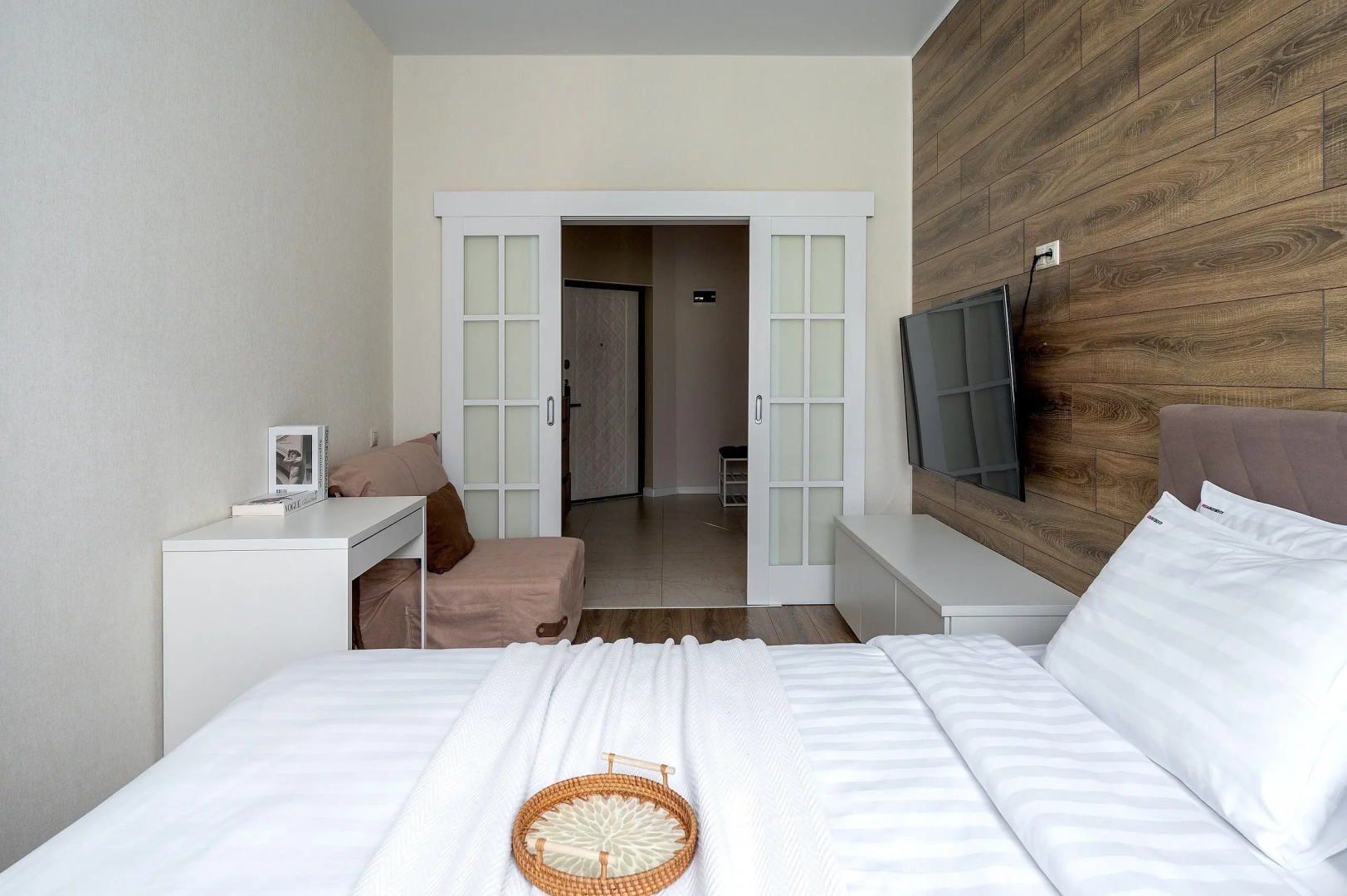 Апартаменты Red Apartments Арт Лайт Сити Моравия