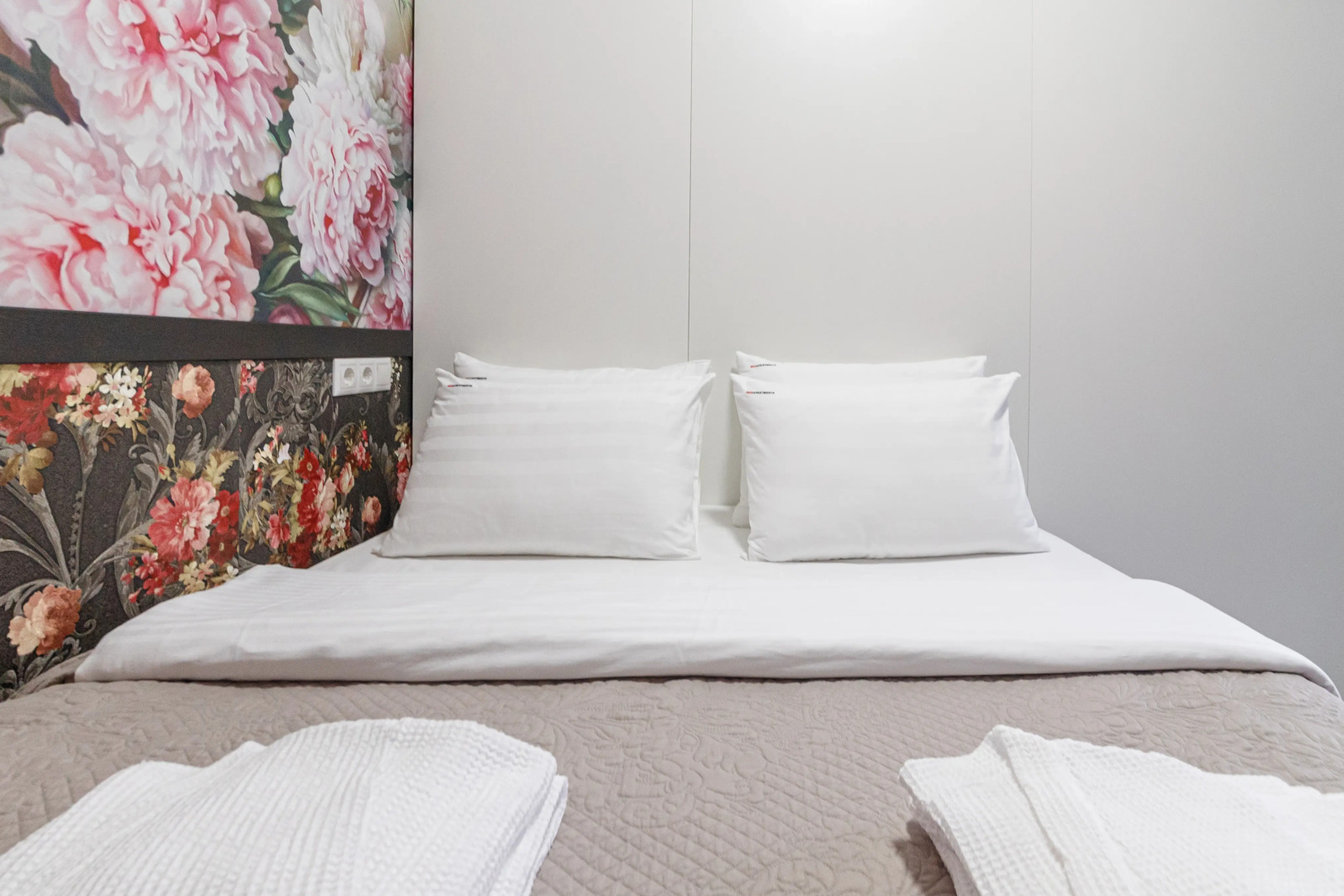 Апартаменты Red Apartments Арт Лайт Росси