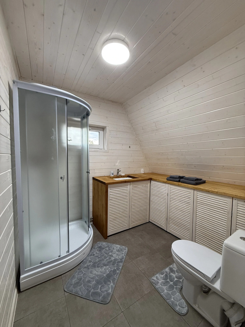 Частный дом Афрейм на берегу реки Пра