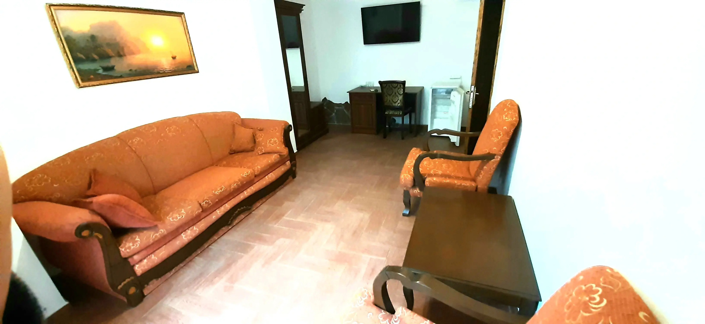 Курортный отель Корона