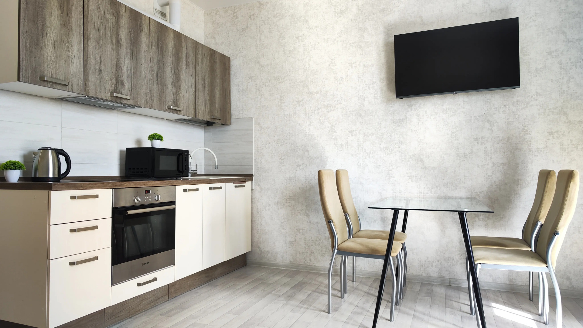 Апартаменты Panda Home с видом на мост влюблённых