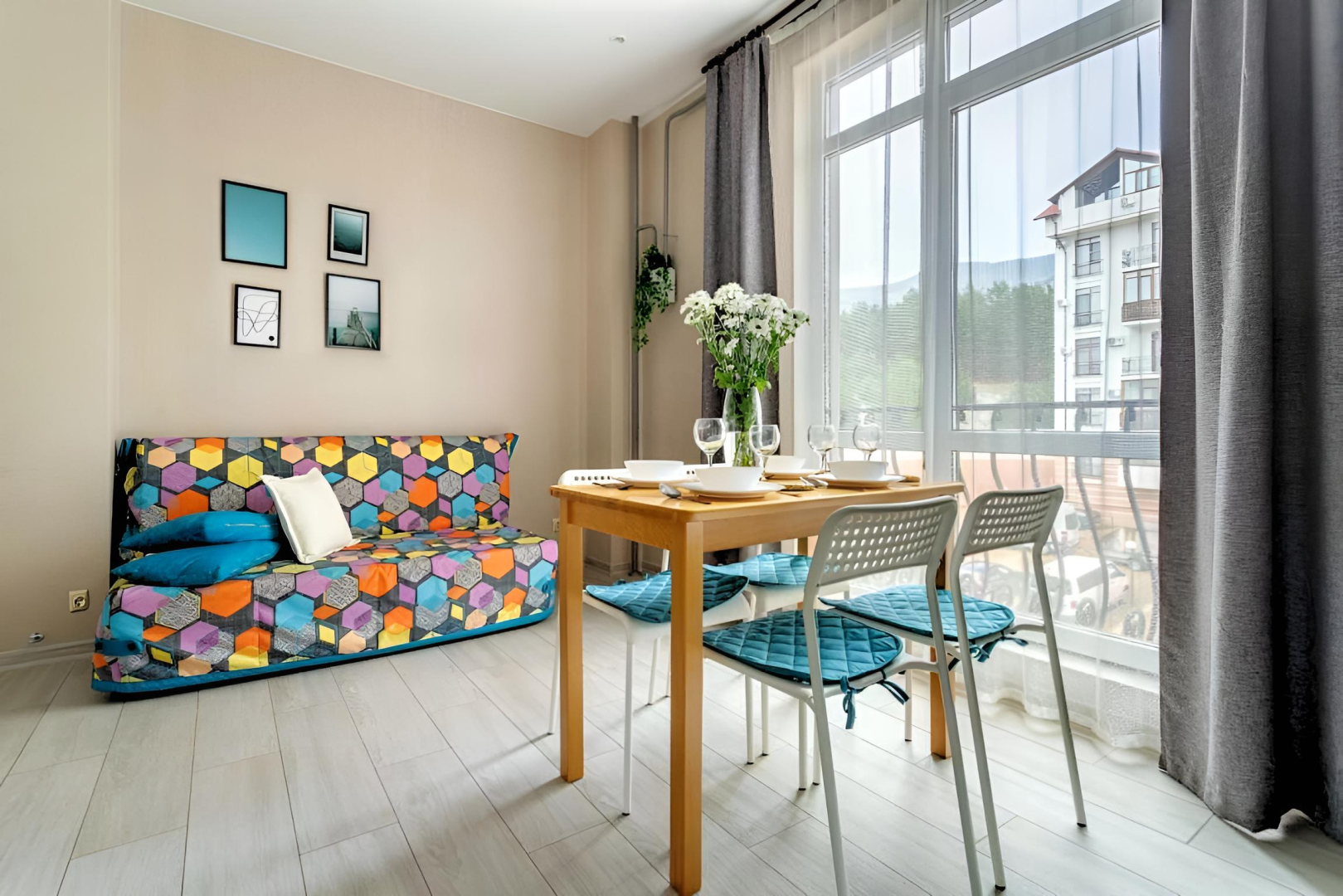 Квартира уютная для семейного отдыха с видом на горы от Home Group apartments