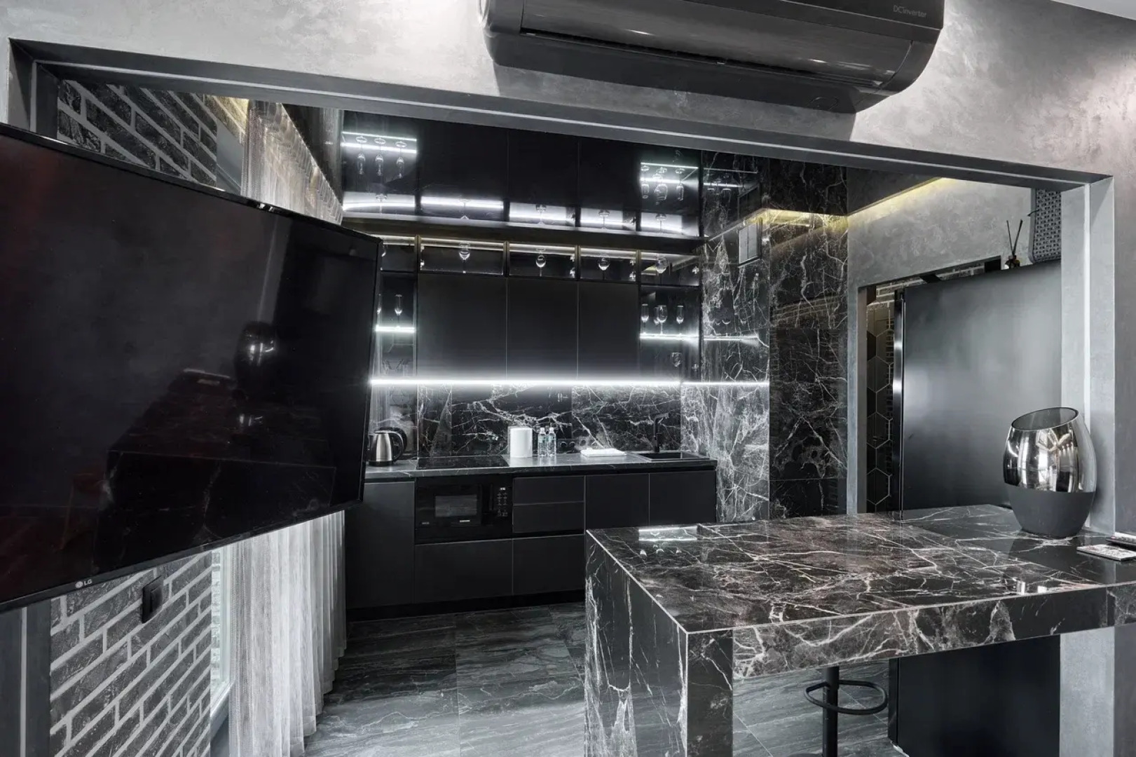 Апартаменты Reverie Black Space