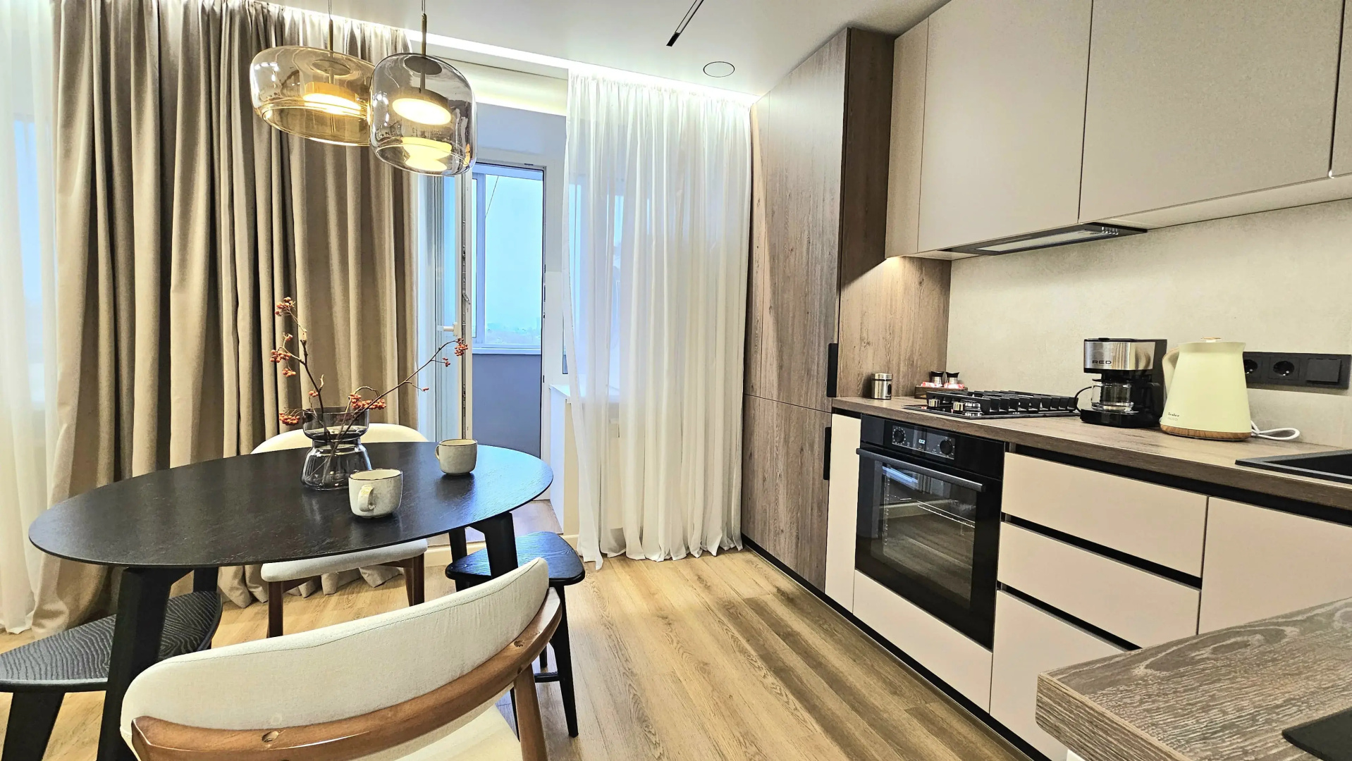 Квартира с Дизайнерским Ремонтом в Центральной Части Города от Urban Apartments