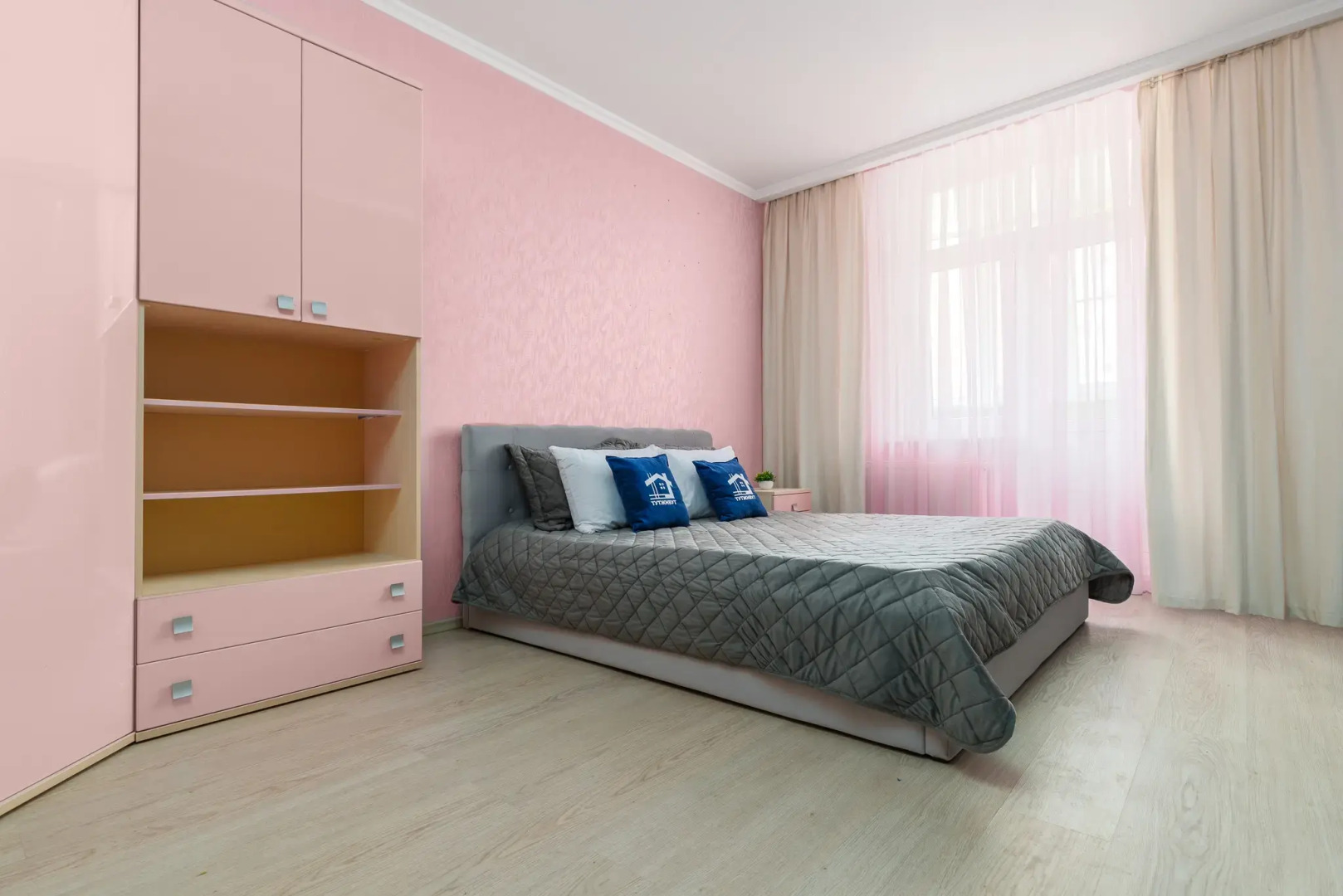 Апартаменты Двухкомнатные Тутживут Парк и Стадион с Видом