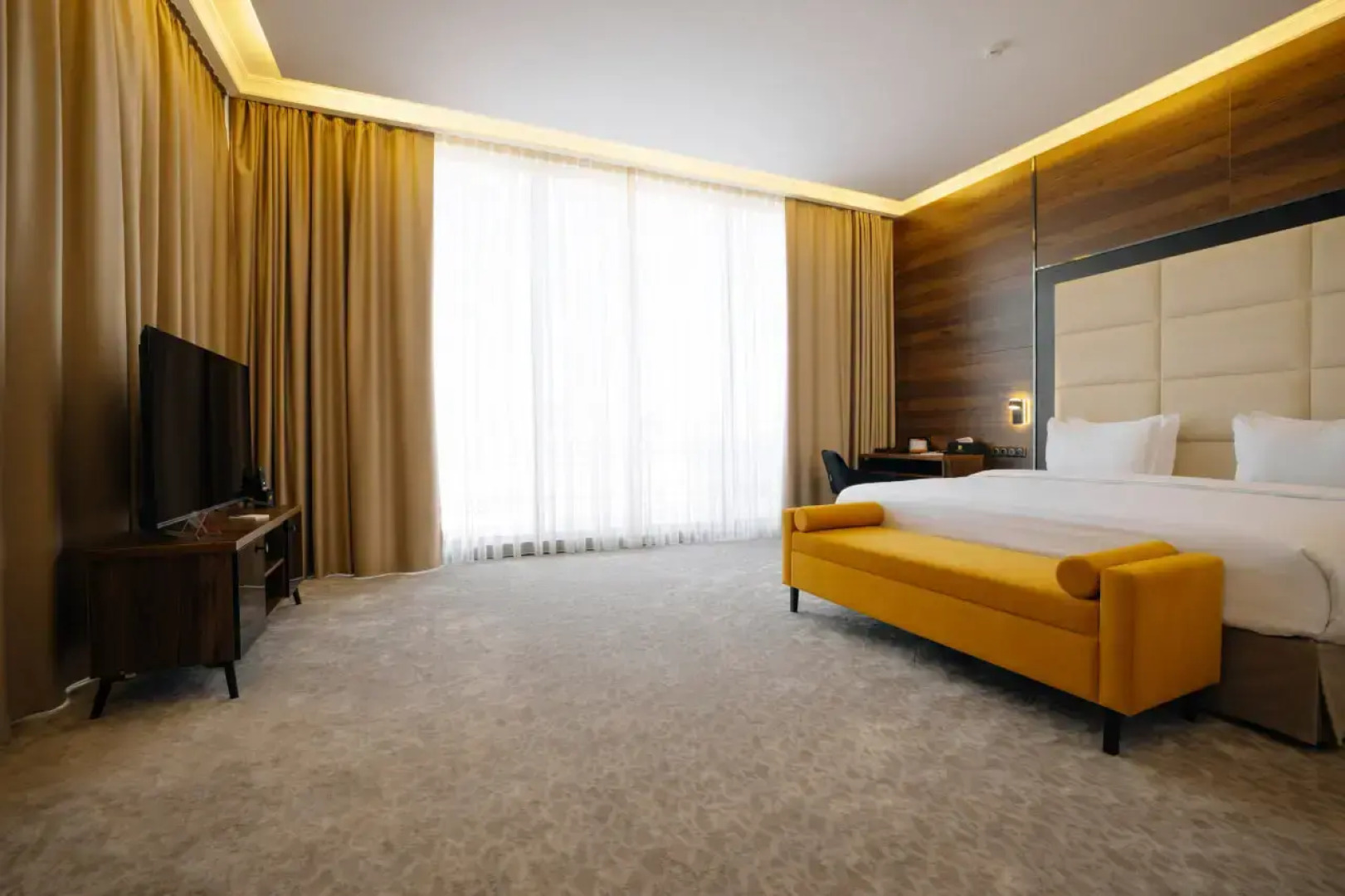 Отель Kohinur Plaza