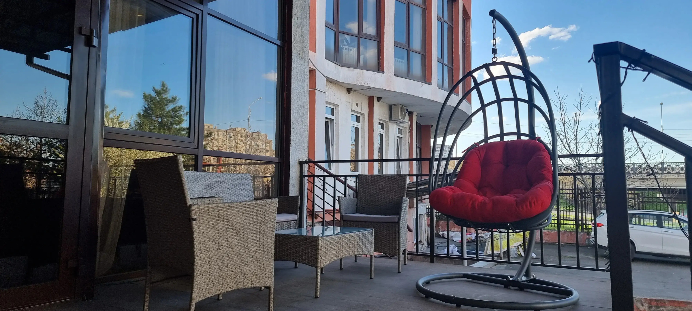 Квартира лофт с террасой на набережной в центре