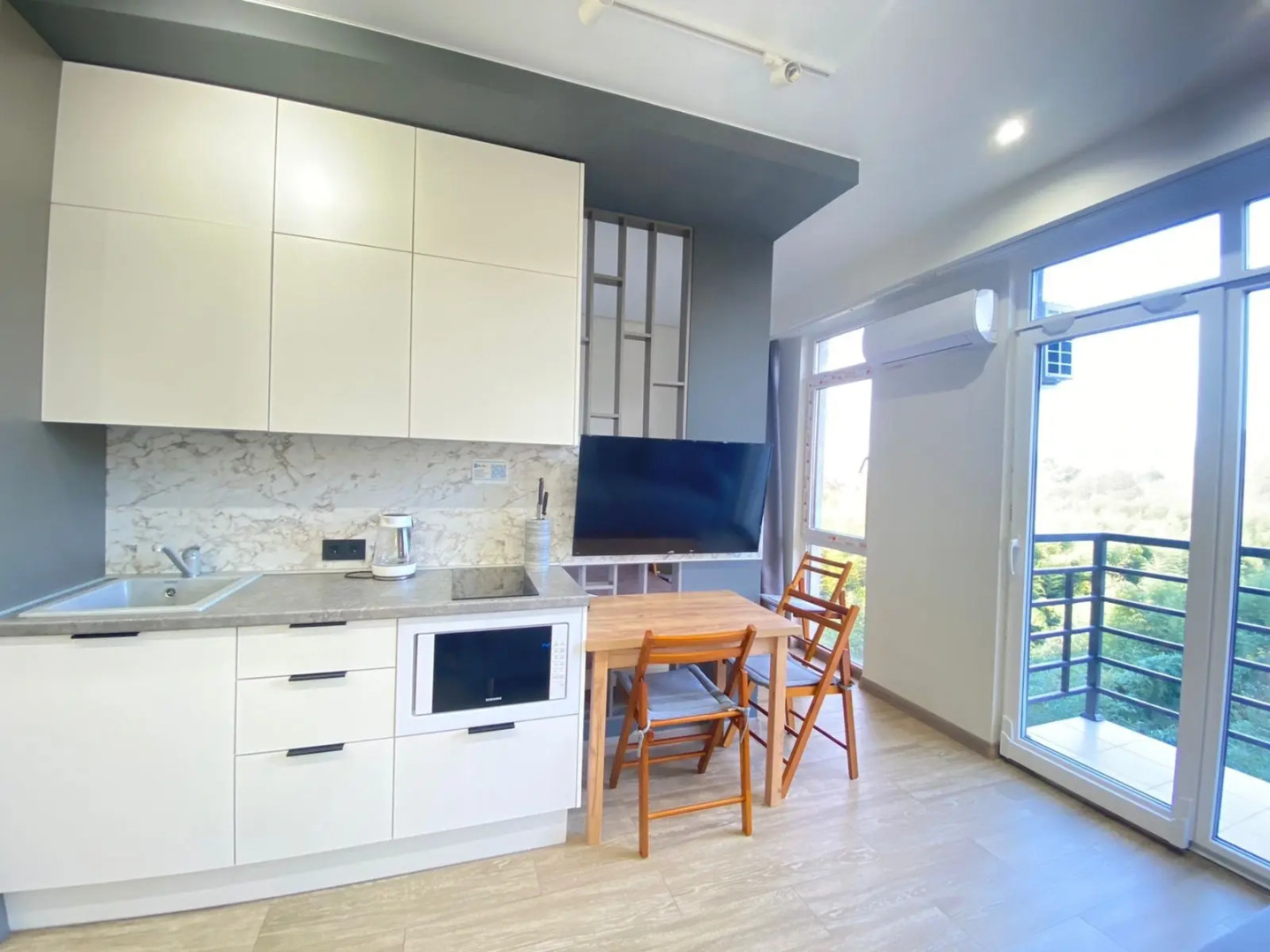 Море квартир с панорамными окнами вид на бамбуковую рощу