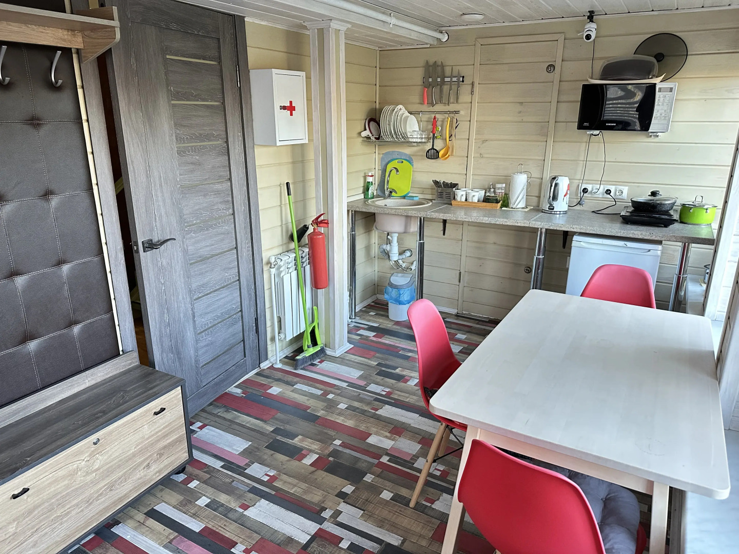 Частный дом MedvedHouse с большой территорией в тихом месте в центре Изборска