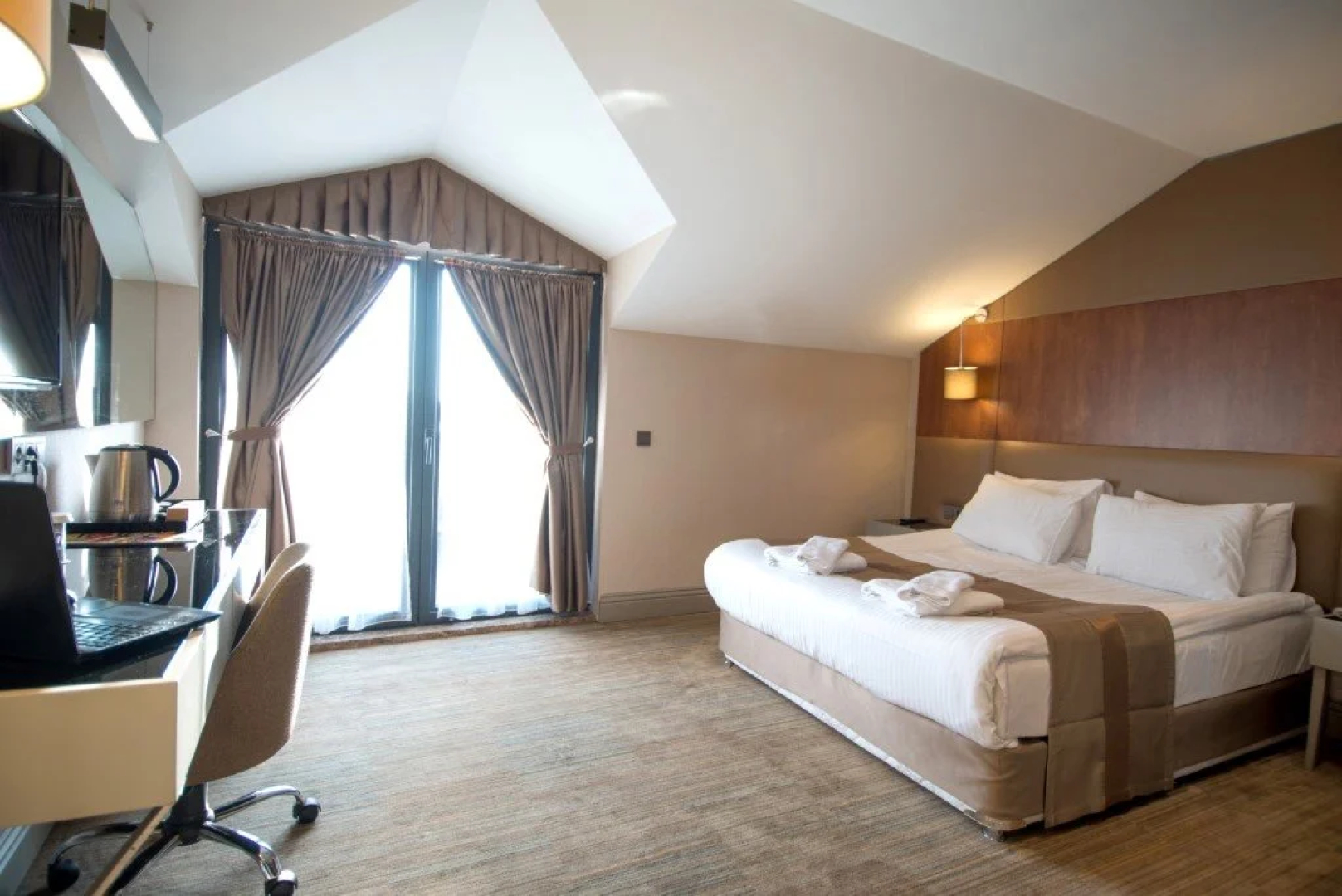 GK Regency Suites