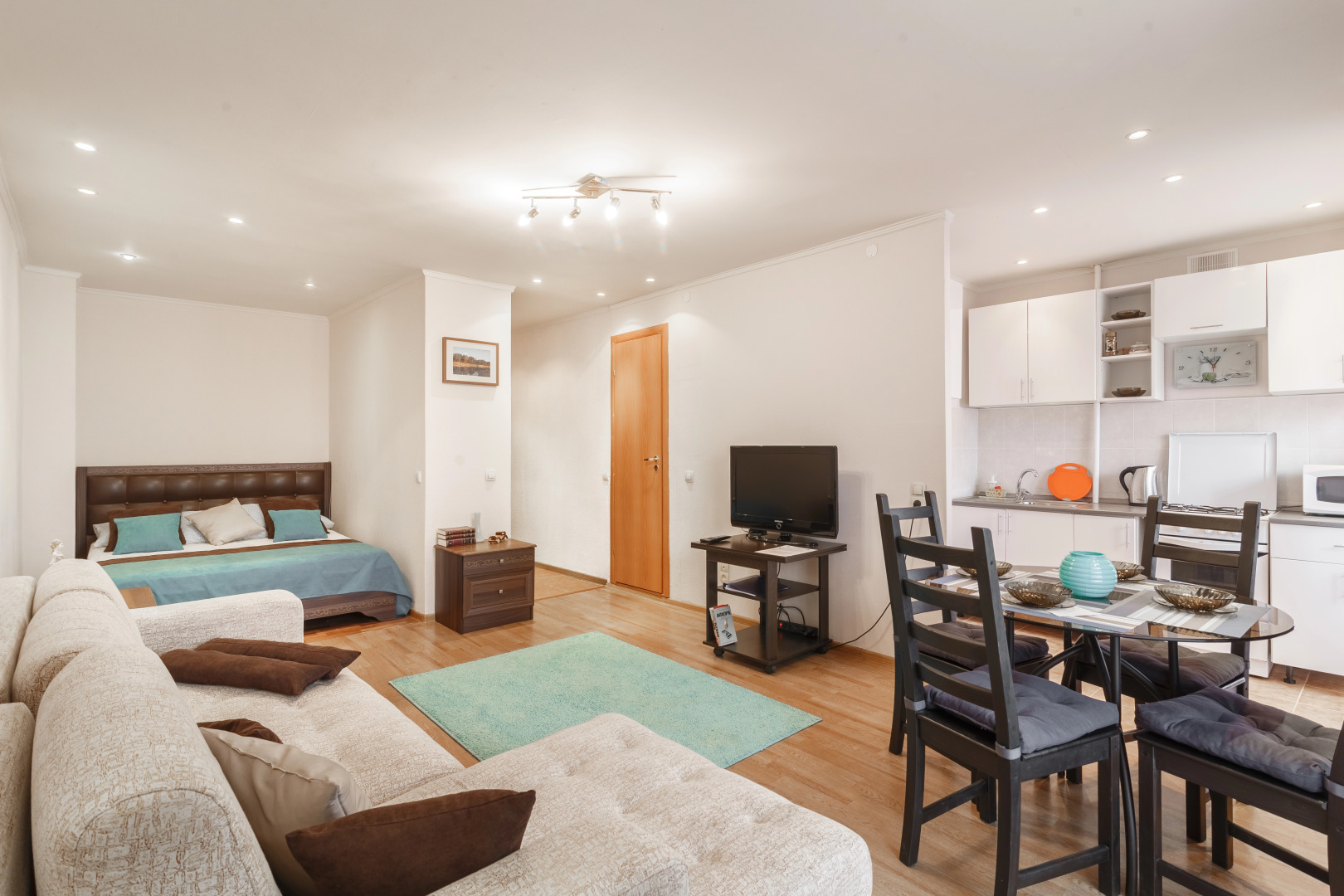 Апартаменты на Большой Покровской 73 в самом центре. Сова-Дом