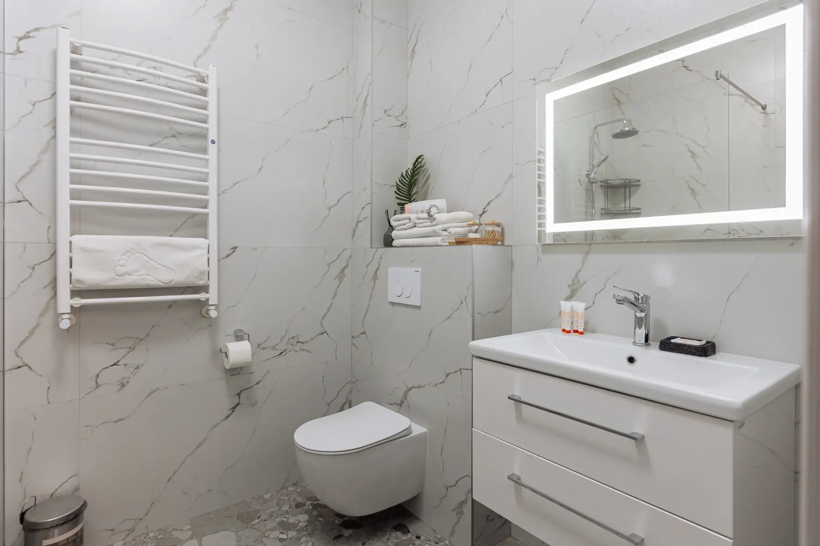 Квартира Букинг39 на набережной реки Преголь