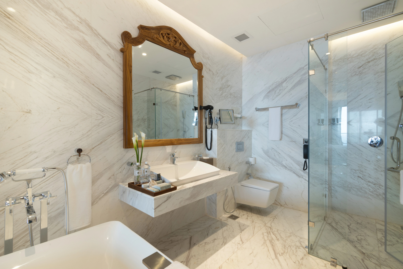 Отель Araliya Beach Resort and Spa