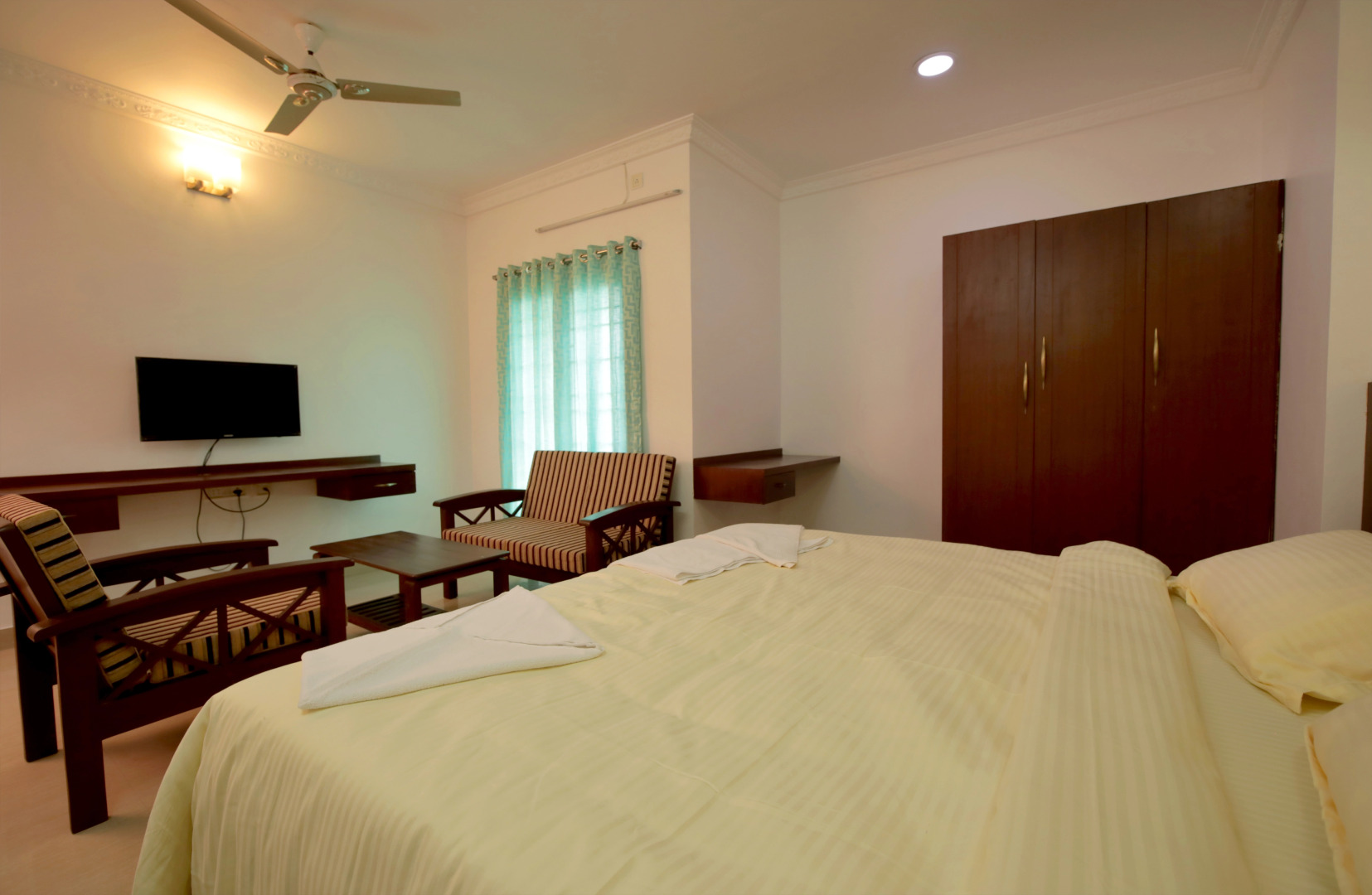 Отель Lee Crysstal