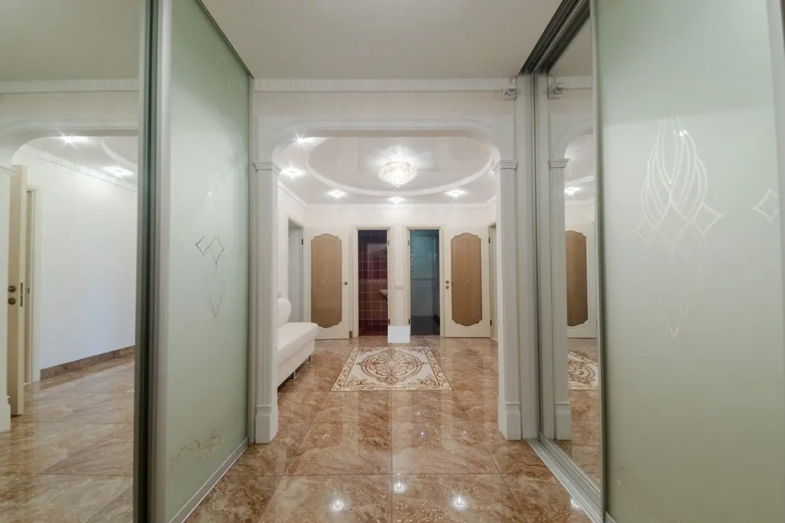 Квартира 2-х комнатная возле Кремля