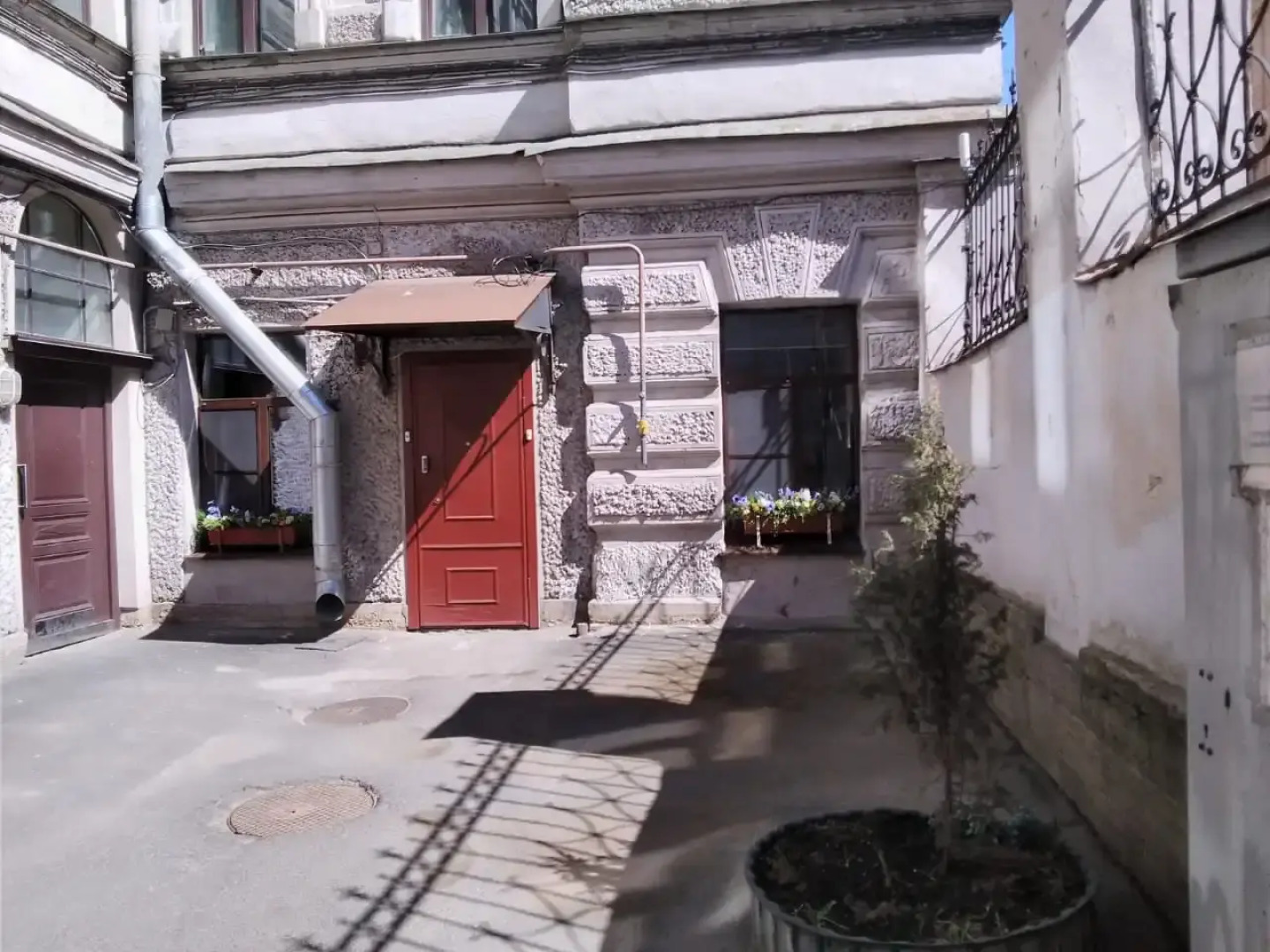 Студии у Эрмитажа с кодовым доступом и отдельным входом