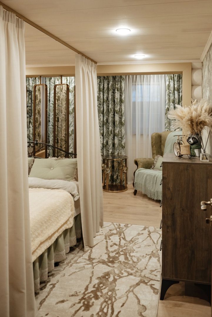 Частный дом на берегу реки