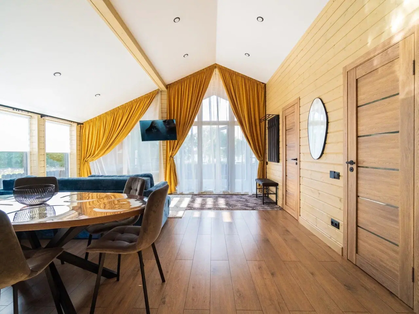 Гостевой дом для 8 Гостей на Берегу Красного Озера