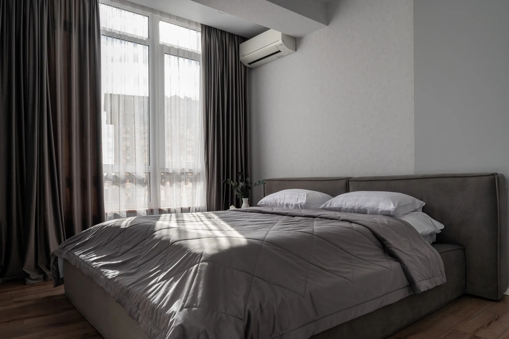 Просторная стильная квартира с видом на горы. Кватро 43