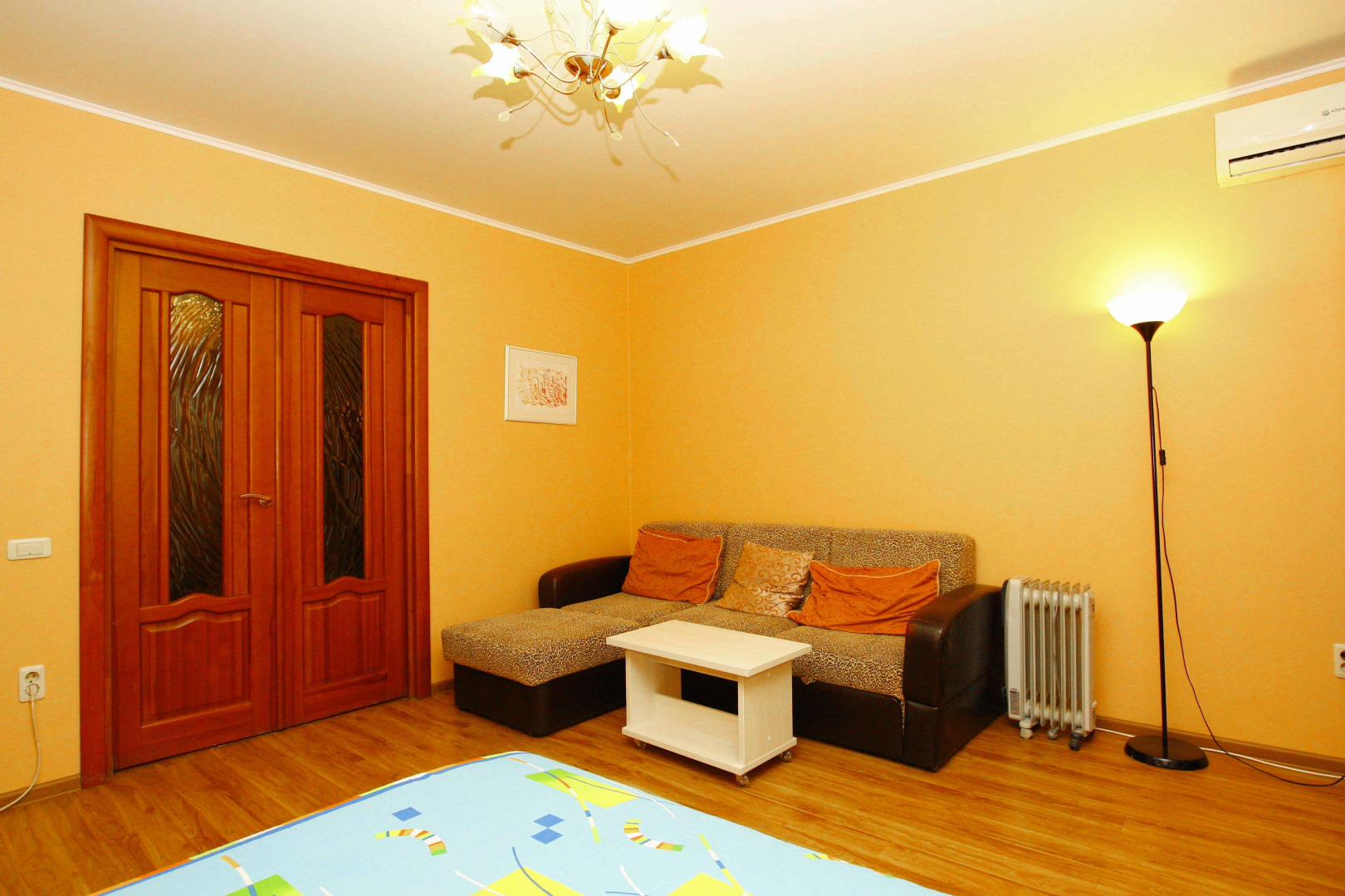 Альт Апартаменты студио с 2 спальнями (003)