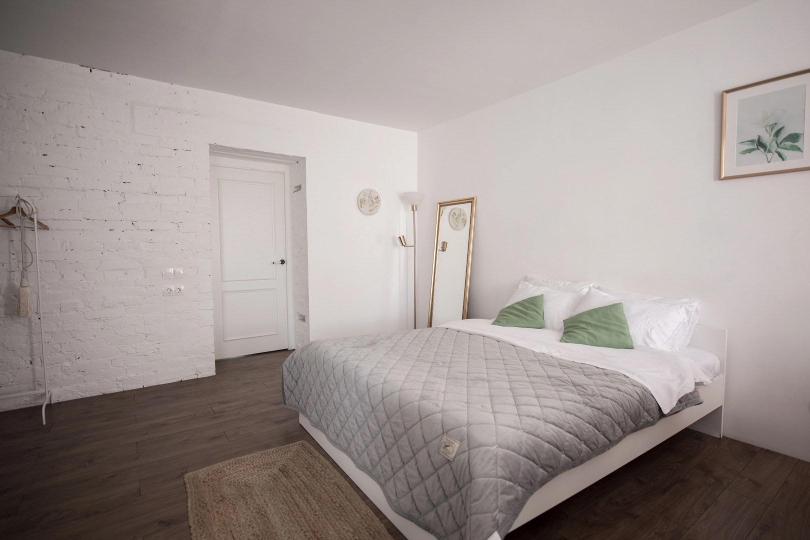 Апартаменты Smile Apartments Уютные в Самом Центре Города 1