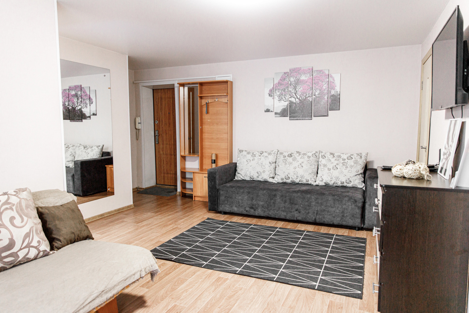 Апартаменты Двухкомнатные в центре города на Красноармейская 124