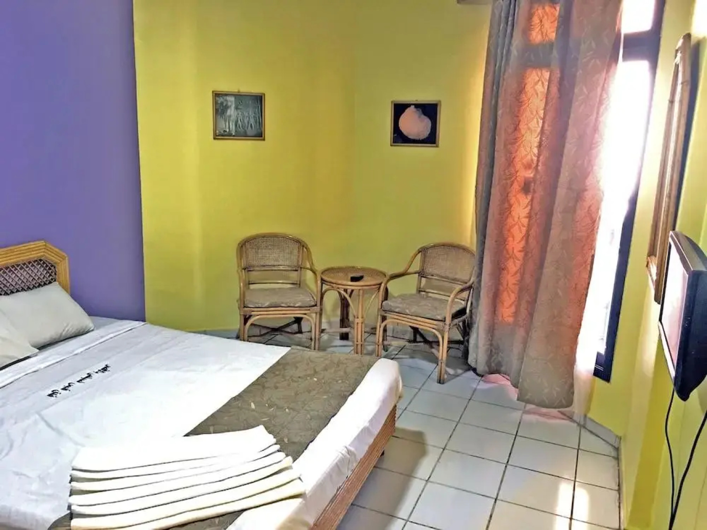 Отель Gaddis Hotel, Suites and Apartments
