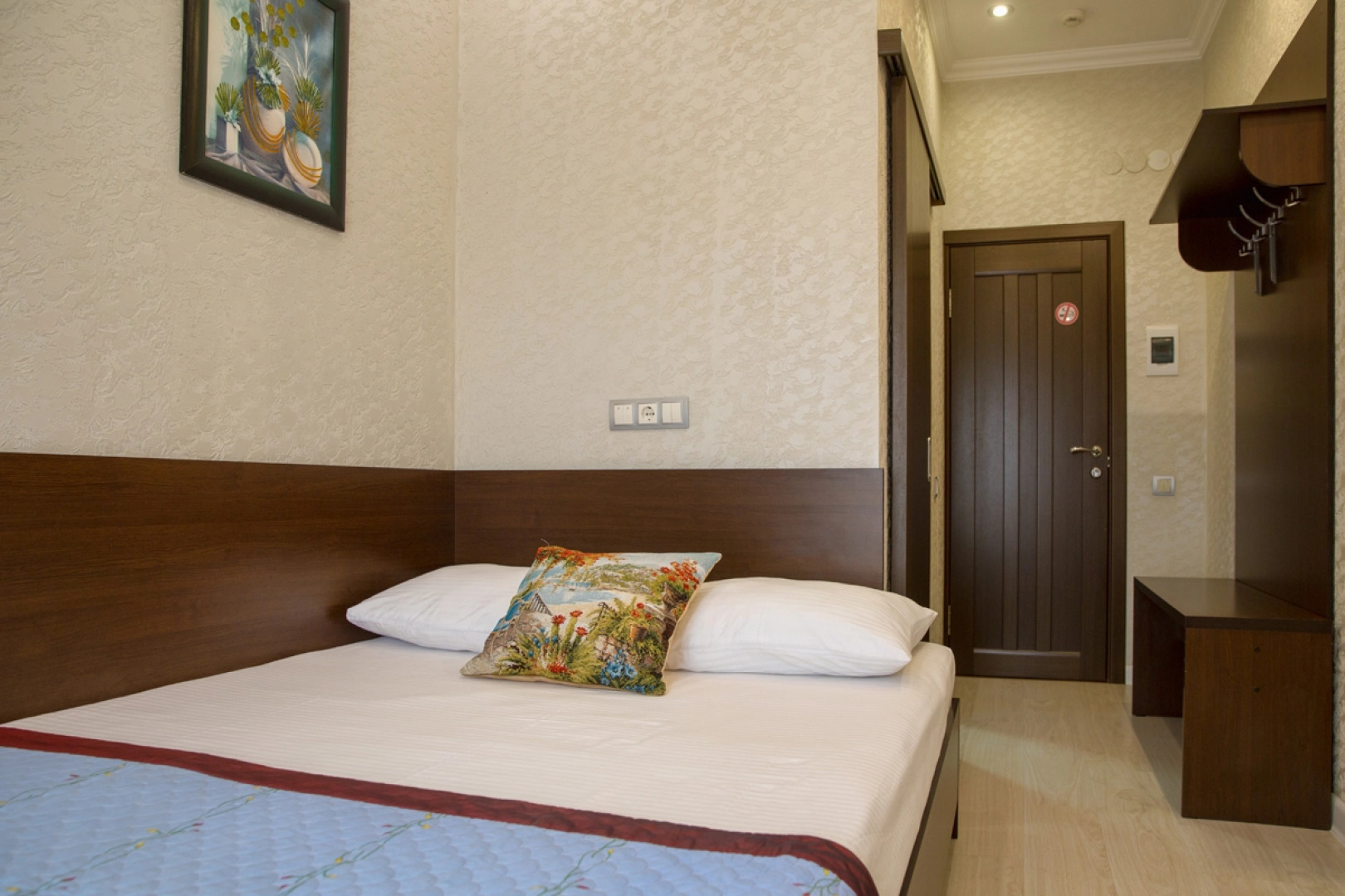 Отель Людмила