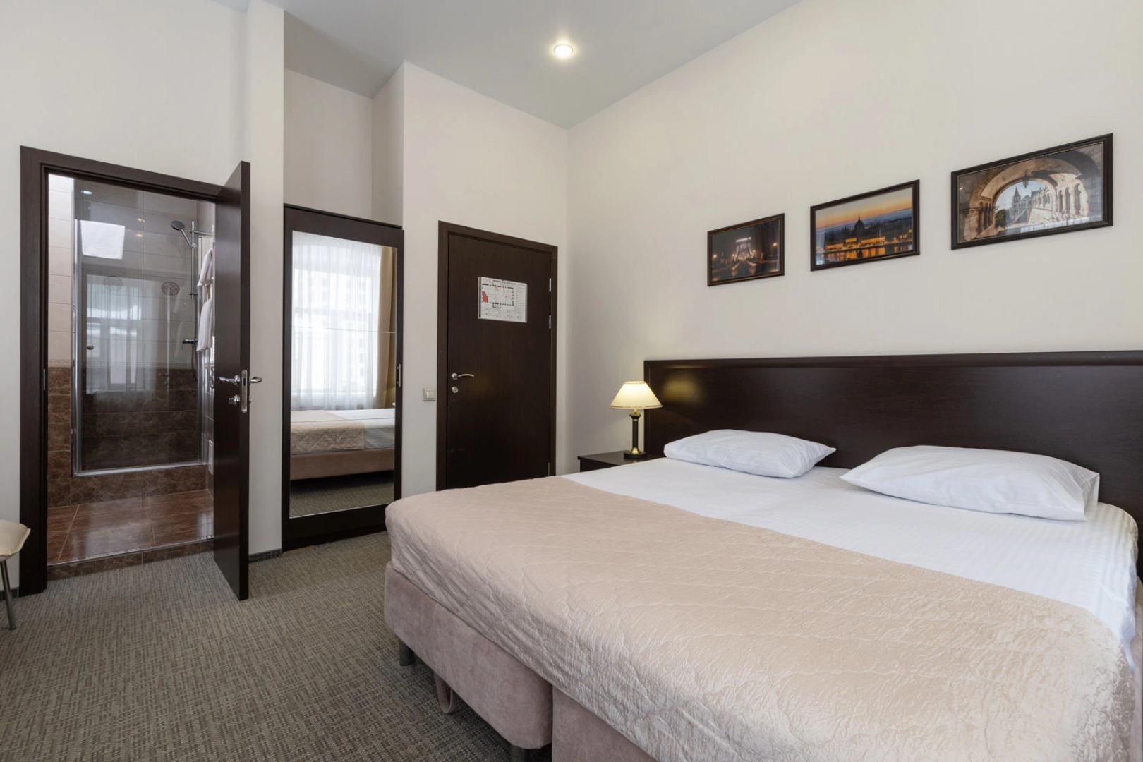 Отель Артхофф