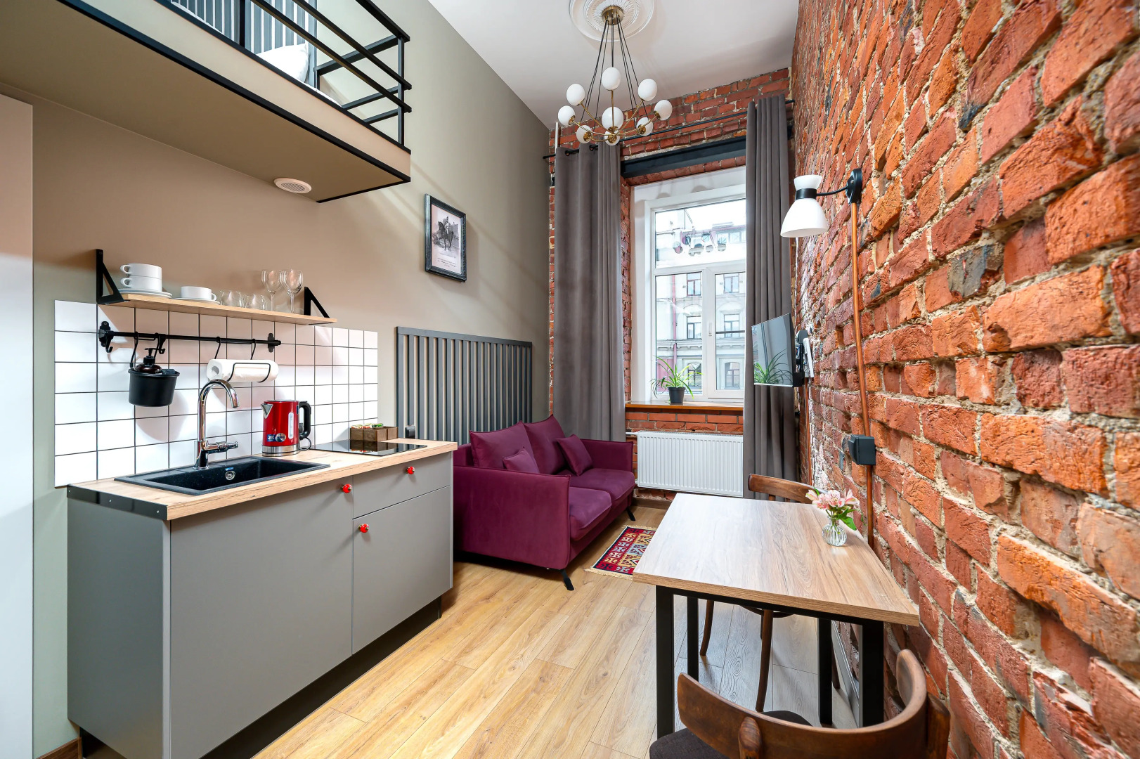 Апартаменты с видом на Неву