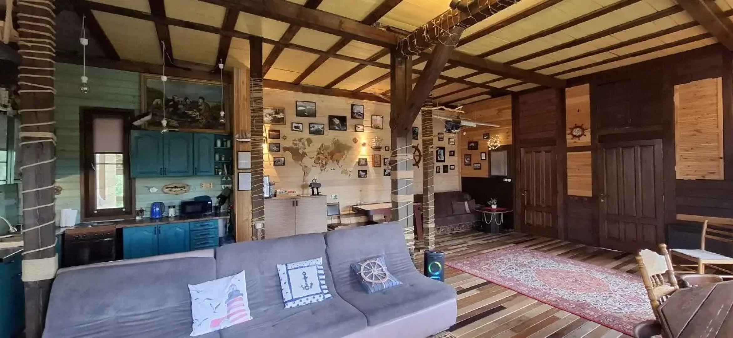 Гостевой Дом с кораблем на берегу реки