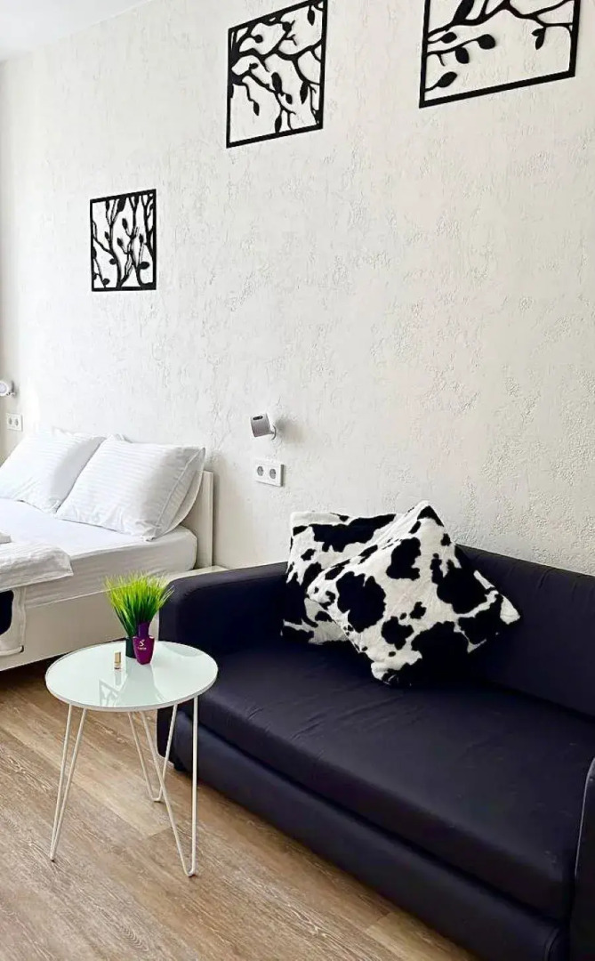 Квартира Однокомнатная Рядом с ЛА Трактор и Красивым Видом на Собор